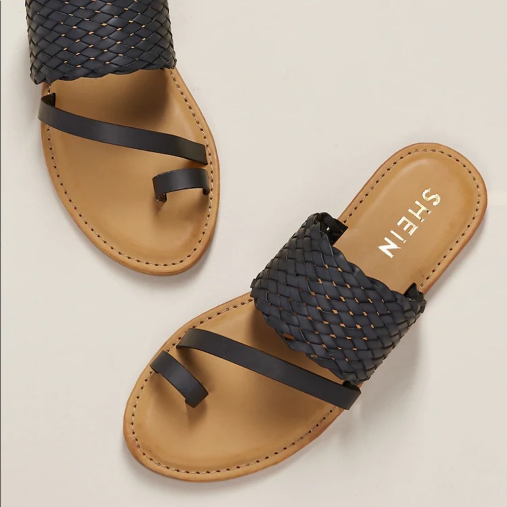 Flat Sandals • Toe Loop Sandals • Black Sandals